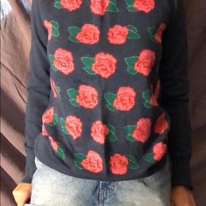 Black sweater with roses 🌹